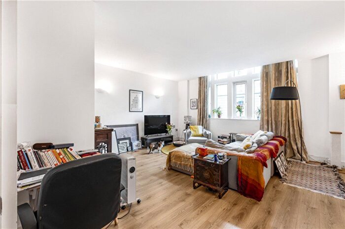 2 Bedroom Flat To Rent In Royal Oak Yard, London, SE1