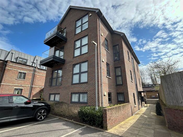 2 Bedroom Flat To Rent In Aspen Place, Bushey Heath, Bushey, Hertfordshire, WD23