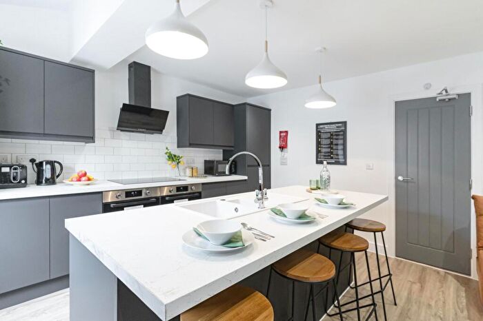 6 Bedroom Detached House To Rent In Stanmore, SO22