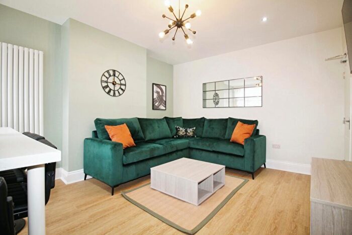 6 Bedroom Terraced House To Rent In Cardigan Road, Hyde Park, Leeds, LS6