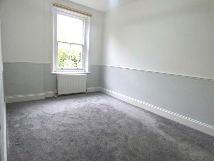 2 Bedroom Flat To Rent In Harold Road, SE19