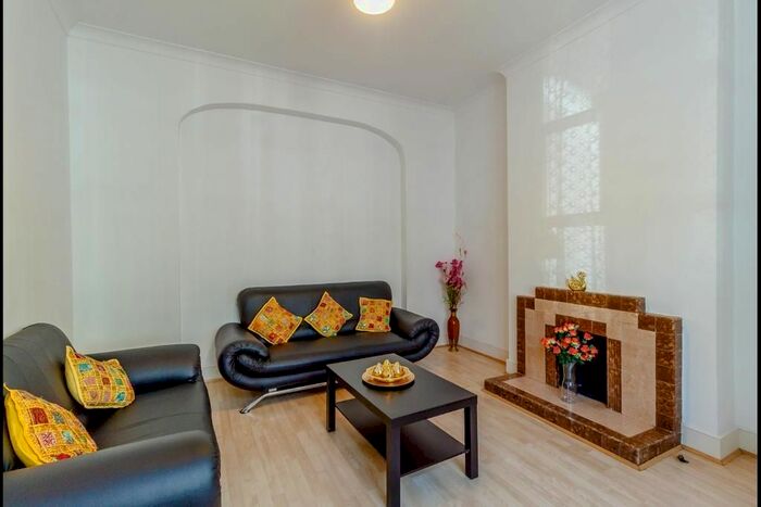 4 Bedroom Terraced House To Rent In Harringay Road, Harringay, London, N15