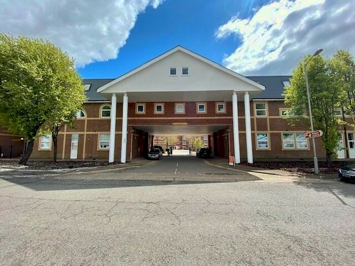 2 Bedroom Apartment To Rent In Alton Mews, Aylesbury, HP19