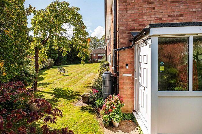 2 Bedroom Maisonette For Sale In Master Close, Oxted, RH8