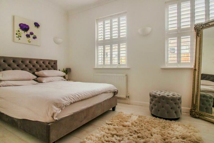 2 Bedroom Terraced House For Sale In Albert Mews Limehouse, E14