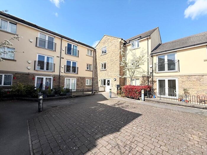 2 Bedroom Flat To Rent In Station Square, Stanningley, Pudsey, West Yorkshire, Uk, LS28