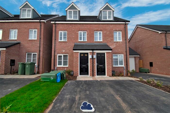 3 Bedroom Semi-Detached House To Rent In Willow Way, Willenhall, Coventry, CV3