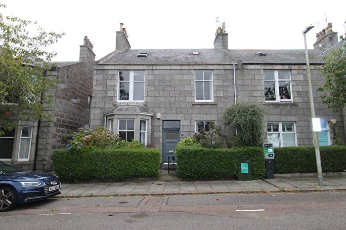 2 Bedroom Flat To Rent In Albury Place, Ground Floor, Aberdeen, AB11