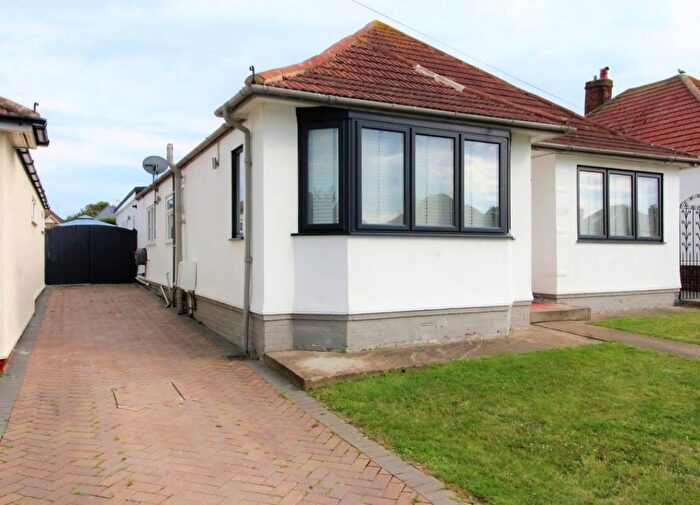 4 Bedroom Bungalow For Sale In Botany Road, Broadstairs, Kent, CT10