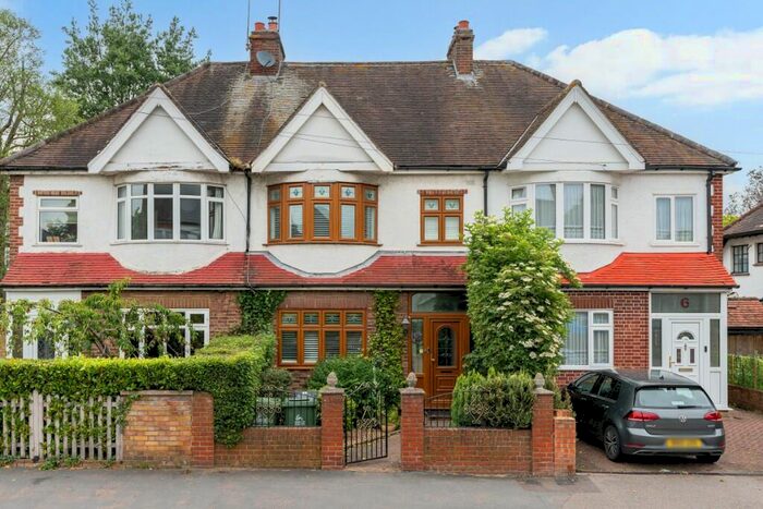 4 Bedroom Terraced House To Rent In Cromwell Avenue, Waltham Cross, Hertfordshire, EN7