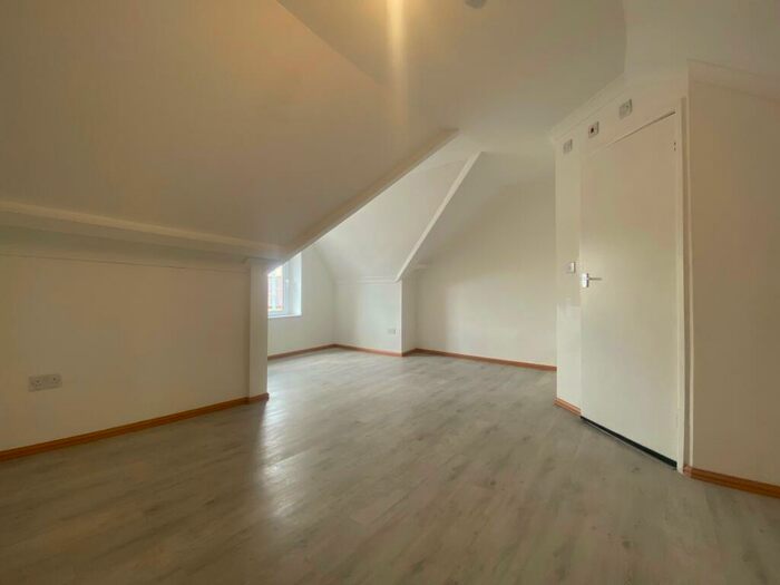 2 Bedroom Flat To Rent In Albany Road, CF24