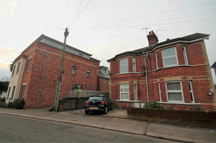 2 Bedroom Maisonette To Rent In De La Warr Road, East Grinstead RH19