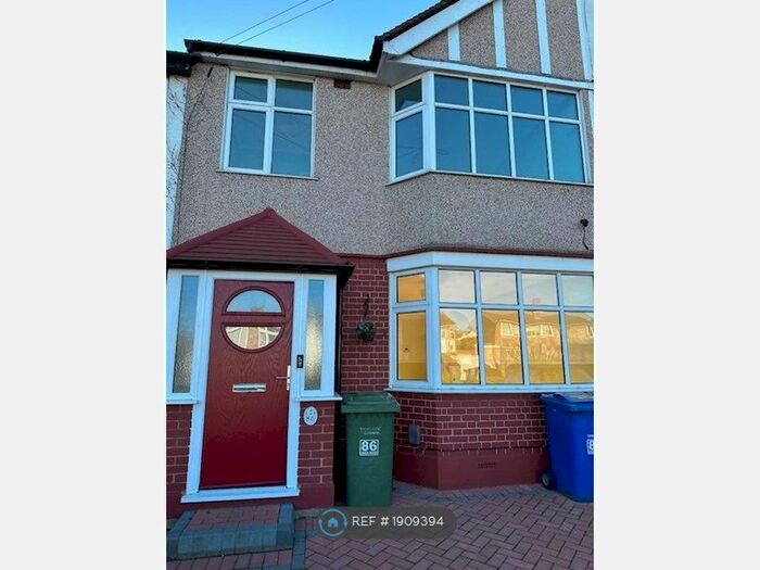 3 Bedroom Terraced House To Rent In Dock Road, Grays, RM17