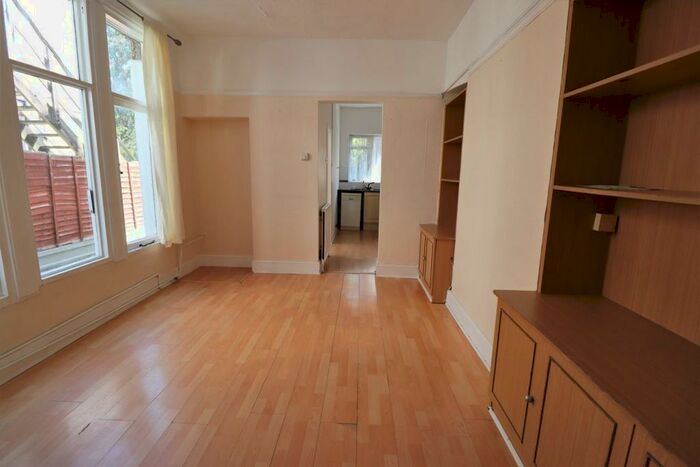 2 Bedroom Flat To Rent In Finchley Road, Westcliff-on-Sea, SS0