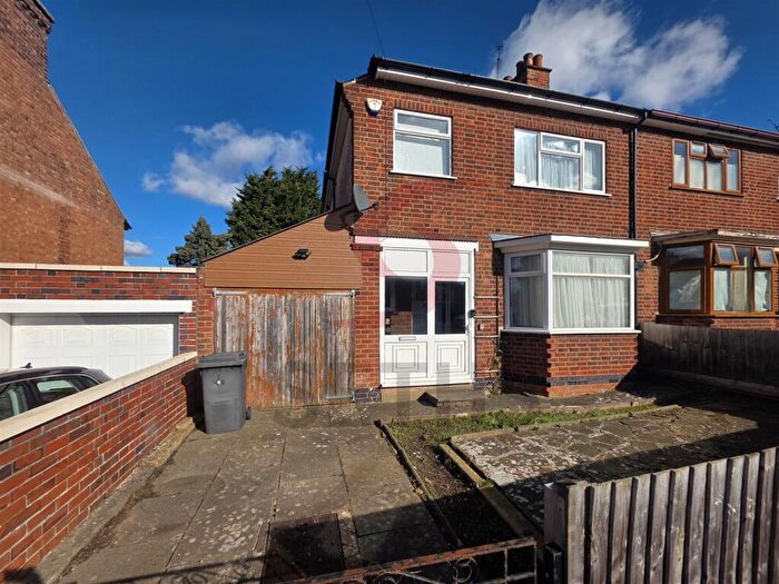 3 Bedroom Semi-Detached House To Rent In Bondnant Avenue, Stoneygate, Leicester, LE5
