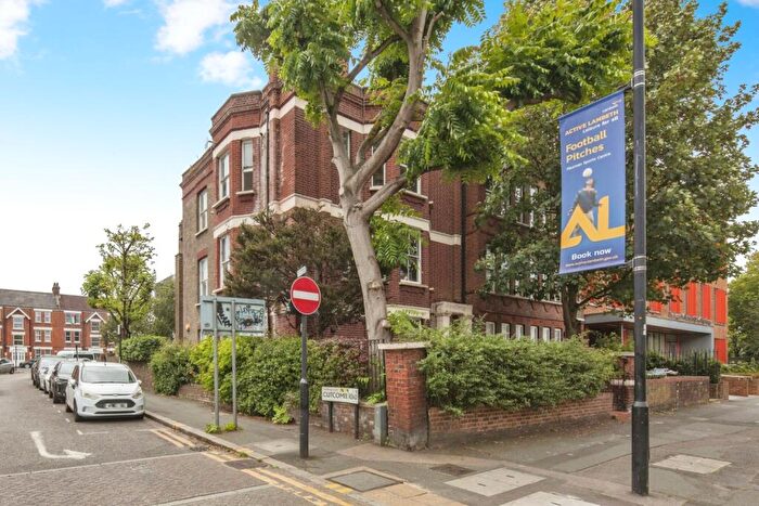 2 Bedroom Flat To Rent In Coldharbour Lane London, SE5