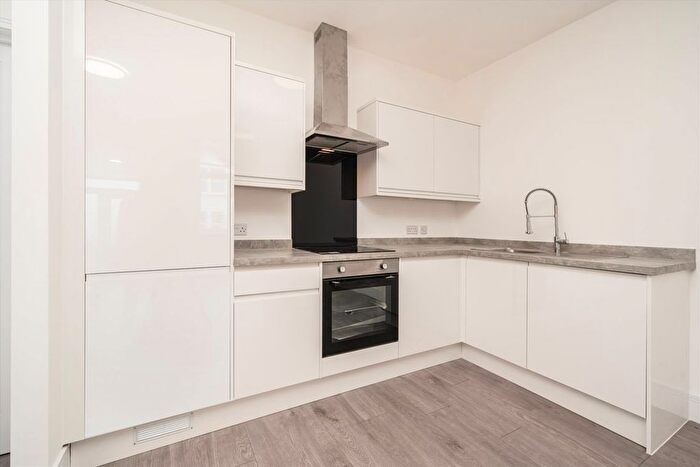 2 Bedroom Flat For Sale In Berrymead Gardens, Acton, W3