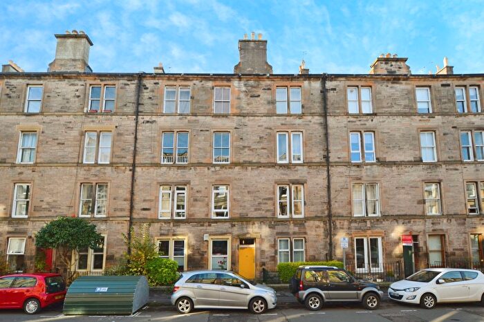 3 Bedroom Flat To Rent In Blackwood Crescent, Edinburgh, EH9