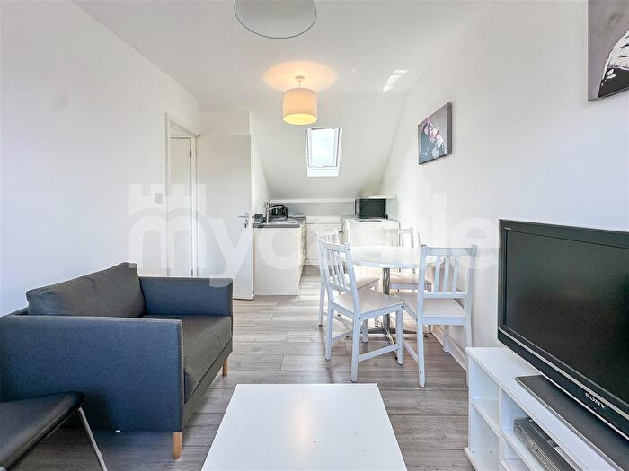 Studio To Rent In Pinkwell Lane, Hayes, UB3