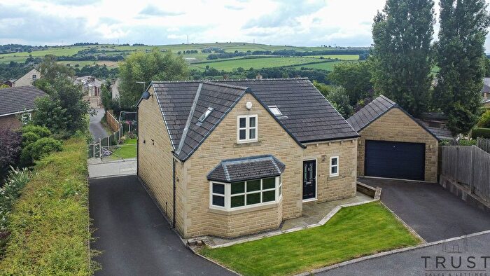 4 Bedroom Detached House For Sale In Abbey Close, Mirfield, WF14