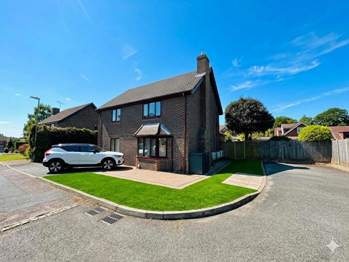 4 Bedroom Detached House For Sale In Maynard Place, Waterlooville, PO8