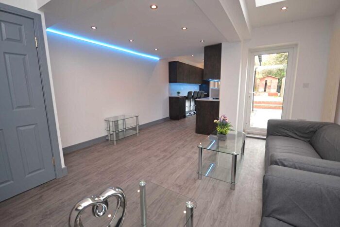 6 Bedroom Terraced House To Rent In De Beauvoir Road, Reading, RG1