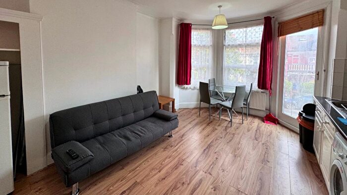 2 Bedroom Flat To Rent In Dollis Hill, Gladstone Park, NW10