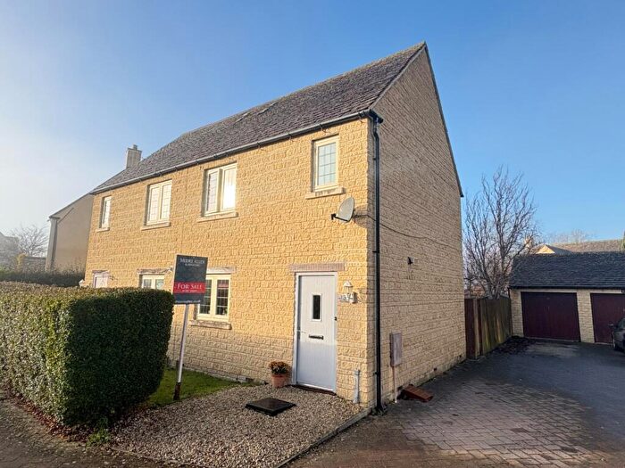 3 Bedroom Semi Detached House For Sale In The Wern, Lechlade, Gloucestershire, GL7