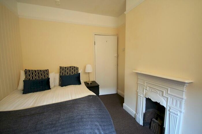 4 Bedroom Terraced House To Rent In Headingley Mount, Headingley, Leeds, LS6