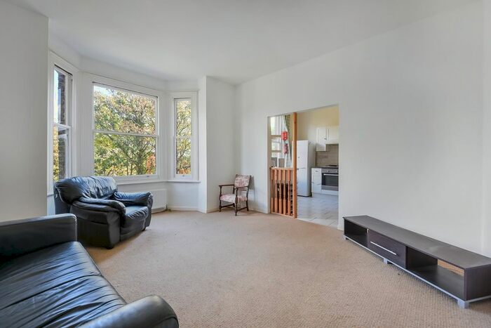 2 Bedroom Flat To Rent In Cumberland Park, Flat London, Greater London, W3