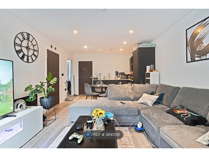 2 Bedroom Flat To Rent In Swan Courtyard, Birmingham, B26