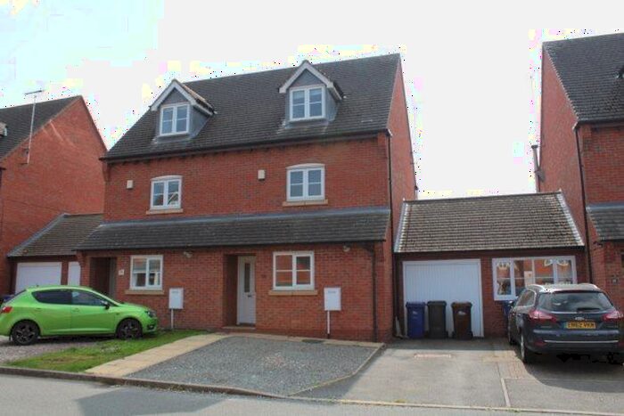 3 Bedroom Town House To Rent In Bowling Green Road, Uttoxeter, ST14