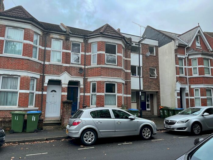 1 Bedroom Flat To Rent In Silverdale Road, Shirley, Southampton SO15