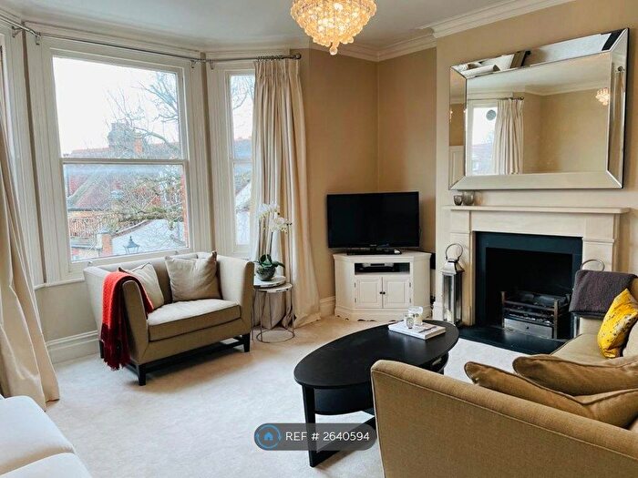 3 Bedroom Flat To Rent In Flanders Road, Chiswick, W4