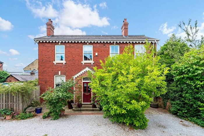 3 Bedroom Detached House For Sale In Chestnut Avenue, Boston Spa, West Yorkshire, LS23