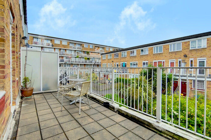 3 Bedroom Apartment To Rent In Lucey Way, Bermondsey, SE16