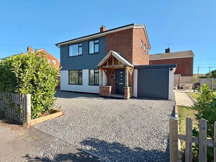3 Bedroom Detached House For Sale In St. Francis Road, Langley, SO45
