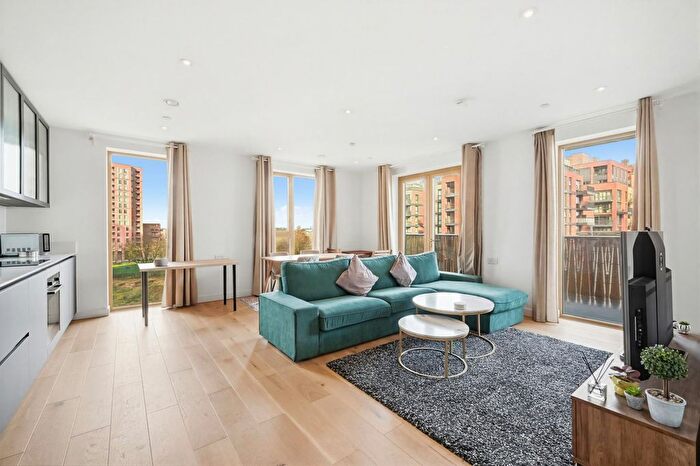 3 Bedroom Flat To Rent In East Apartments, Ashley Road, N17