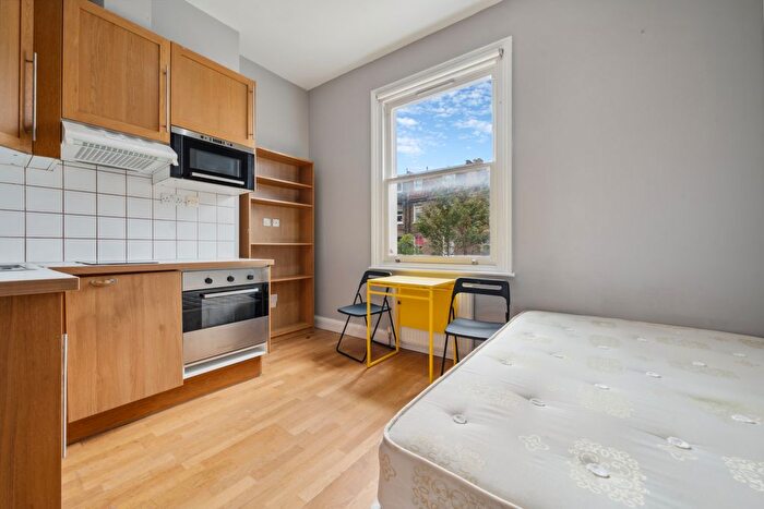 1 Bedroom Flat To Rent In Warbeck Road, Shepherds Bush Green, W12