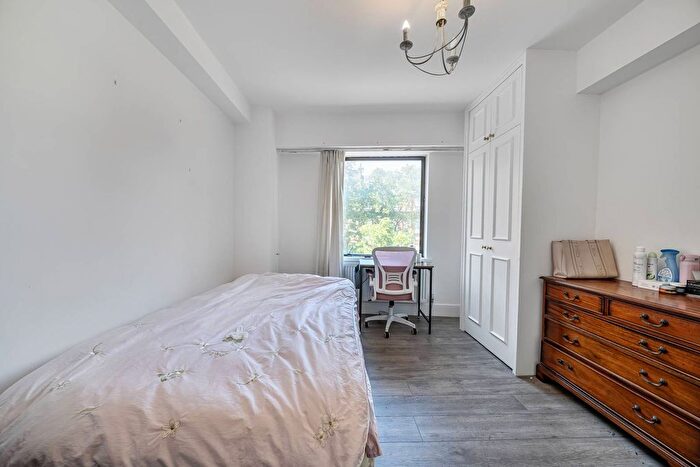 1 Bedroom Flat To Rent In Roland Gardens, South Kensington, London, SW7