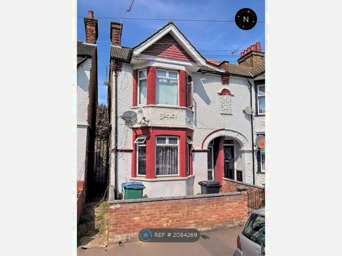 5 Bedroom Semi-Detached House To Rent In Princes Avenue, Watford, WD18