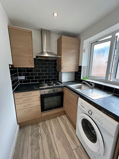 2 Bedroom Flat To Rent In Chadwel Heath, RM6