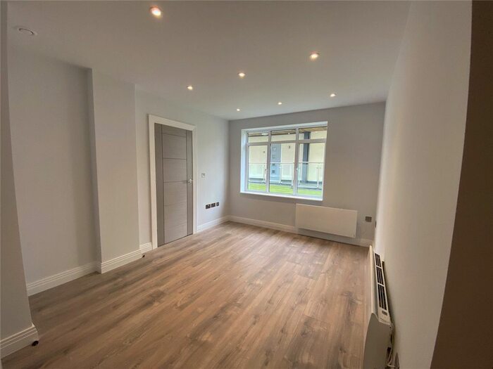 1 Bedroom Flat To Rent In Keshava House, South Street, Staines-Upon-Thames, Surrey, TW18