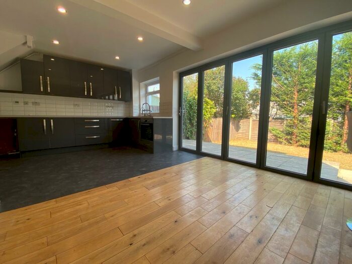 3 Bedroom Semi-Detached House To Rent In Brewsters Close, Bingham, NG13