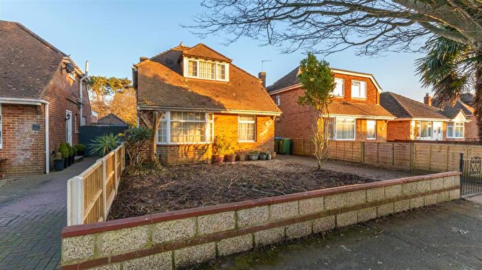 4 Bedroom Detached House For Sale In Martin Avenue, Stubbington, Fareham, PO14