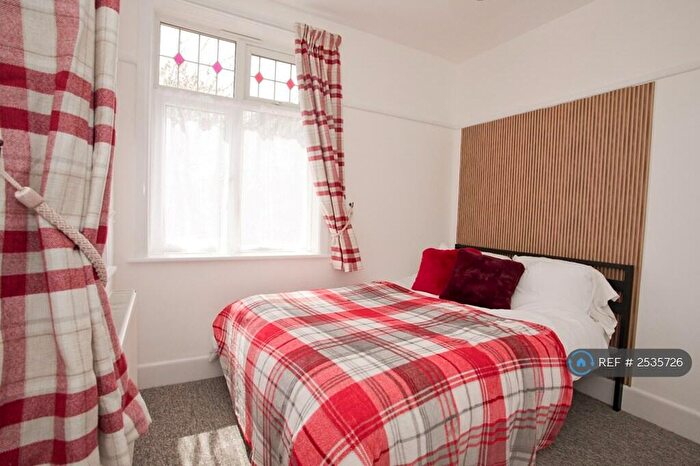 3 Bedroom Flat To Rent In Princes Court, Bournemouth, BH1