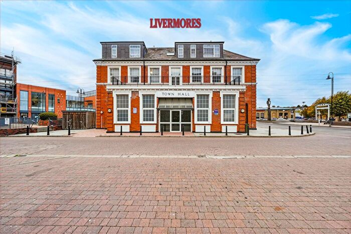 1 Bedroom Flat For Sale In Townhall Square, Crayford, Kent, DA1
