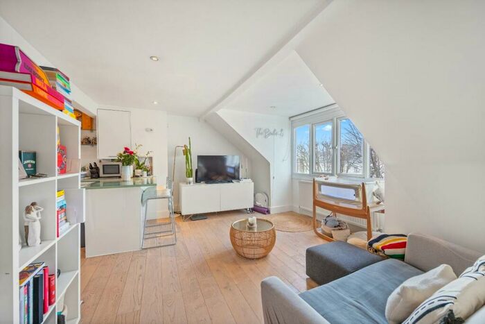 2 Bedroom Flat To Rent In Crossfield Road, Belsize Park, NW3