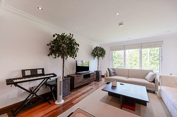 2 Bedroom Flat To Rent In Princes Gate, South Kensington, London, SW7