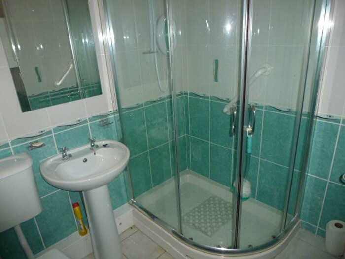 2 Bedroom Apartment To Rent In Civic Close, Birmingham, B1